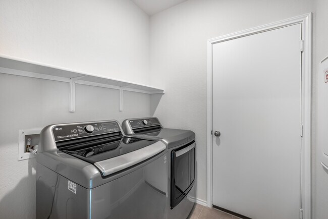 Building Photo - 508 English Oak St