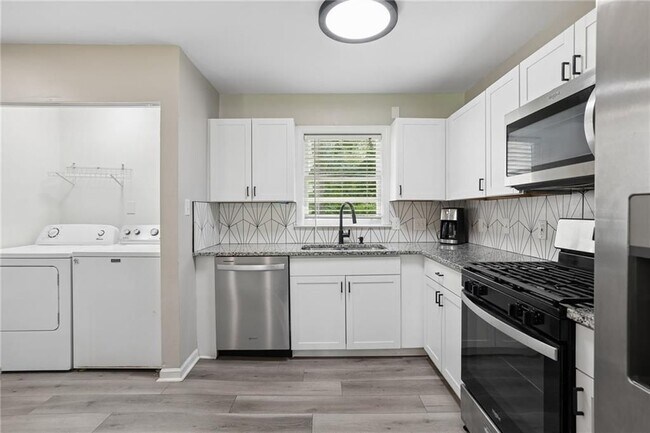 Building Photo - 6385 Lobelia Rd SW