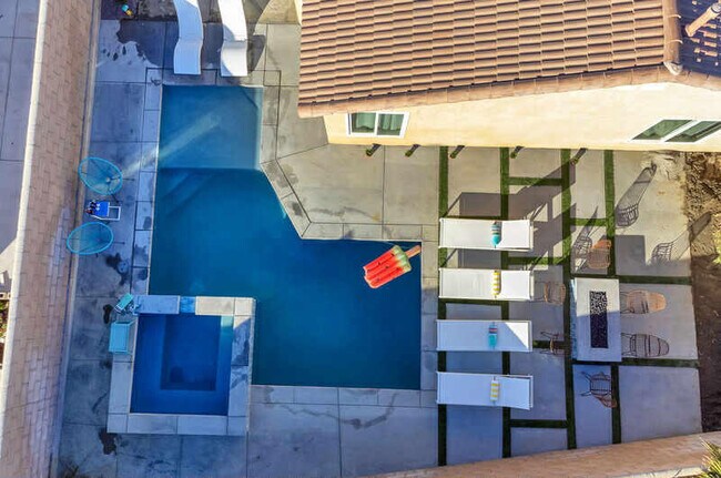 Primary Photo - 83939 Carolina Ct