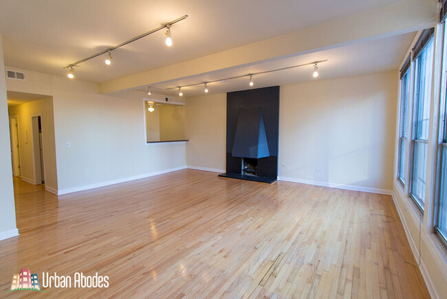Building Photo - 1425 N Dearborn St