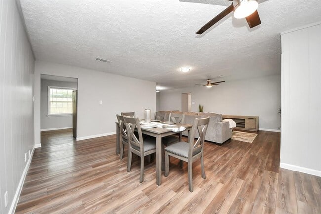 Building Photo - 3111 Tanglebriar Dr