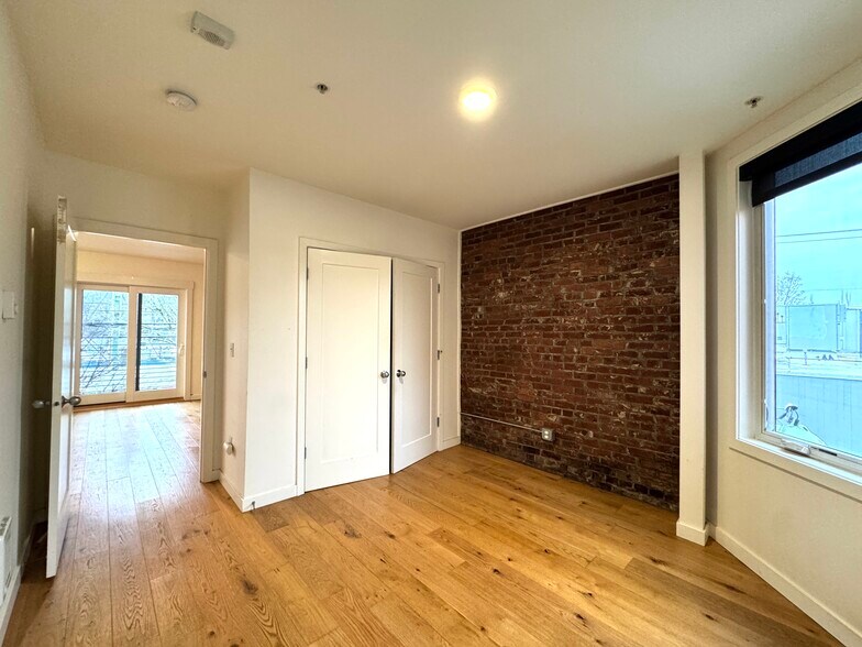 Building Photo - 8803 N Lombard St