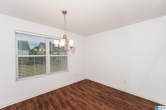 Building Photo - 915 Hawthorn Ln