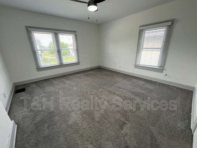 Building Photo - 2935 Ruckle St