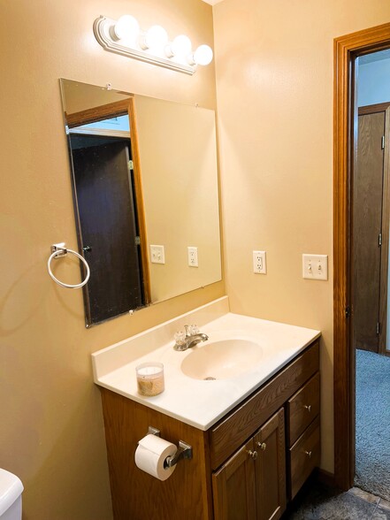 Bathroom - 1400 E Rushmore Dr