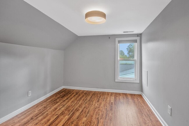 Building Photo - Historic Home in East Nashville