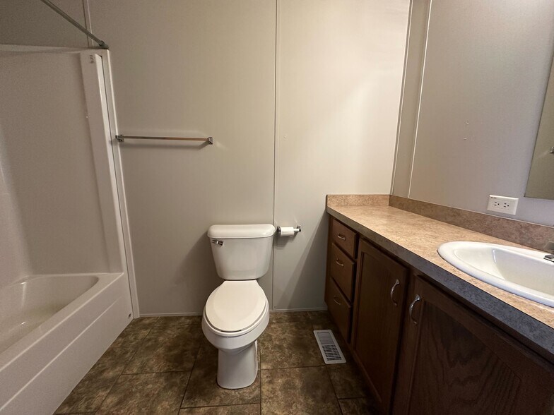 Building Photo - 2131 Windover Dr