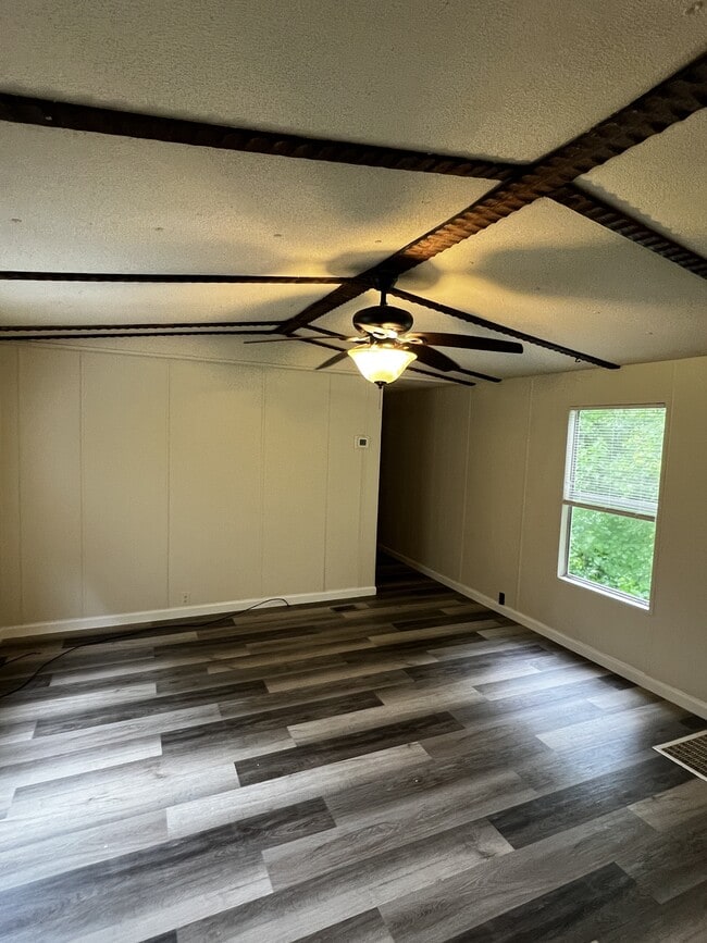 Building Photo - 1031 Aaron Ln