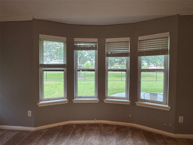 Building Photo - 5822 Pinellas Park Ct