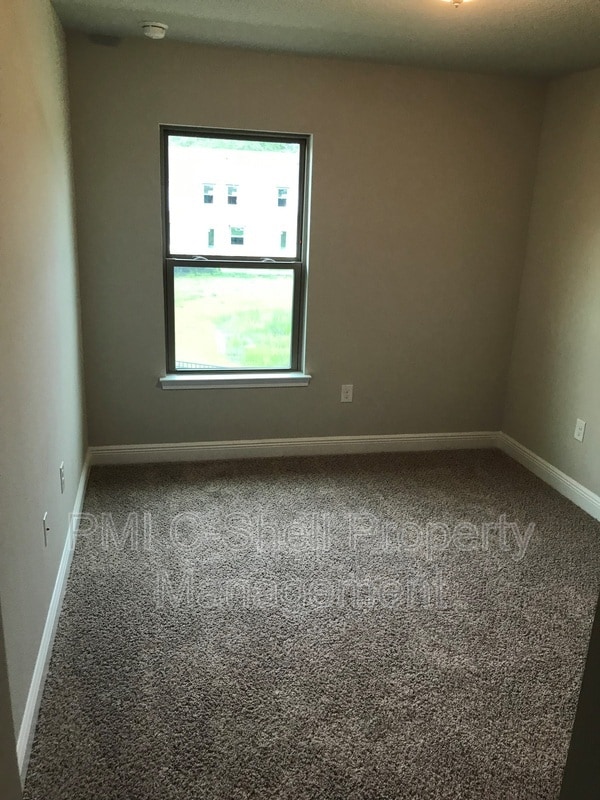 Building Photo - 357 S E St