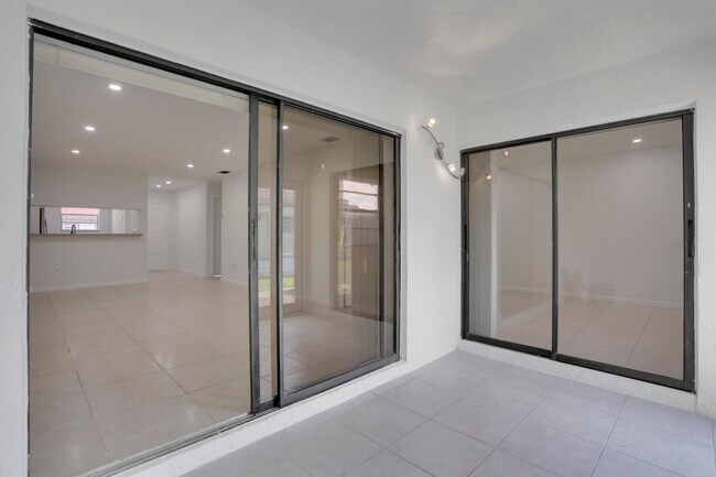 Building Photo - 315 NW 36th Ave