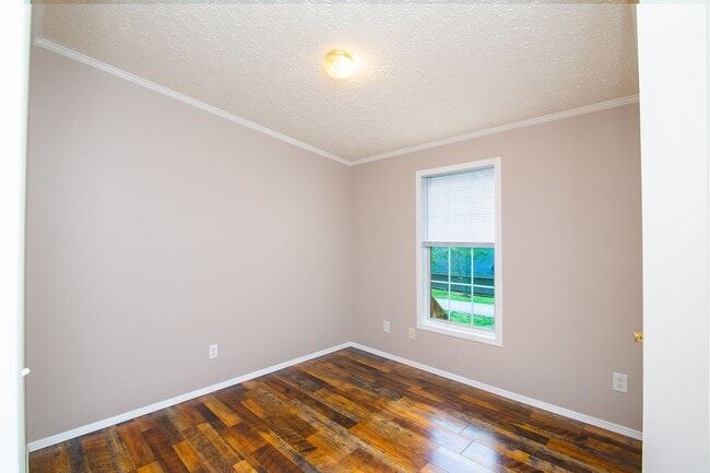 Building Photo - Nice 3BD/2BA Modular home near Lowes in Sylva available 5/1/26 for year long lease