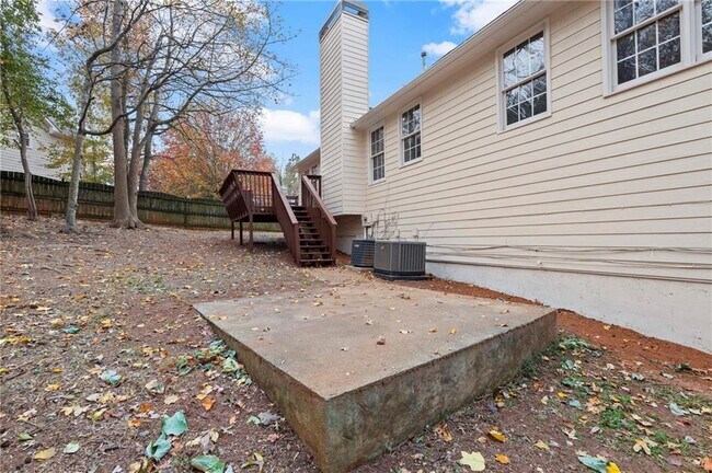 Building Photo - 16 Valleyside Dr