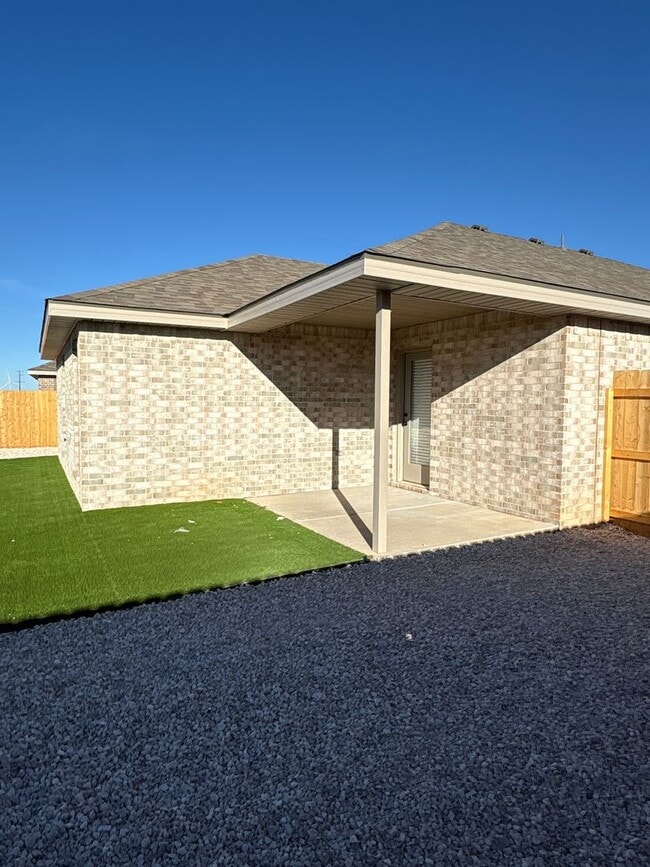 Building Photo - Pay NO RENT until March!! New, with great sunset views; 2168 Langfords' the home for you!