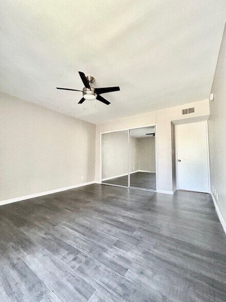 Building Photo - 1601 E Cypress St