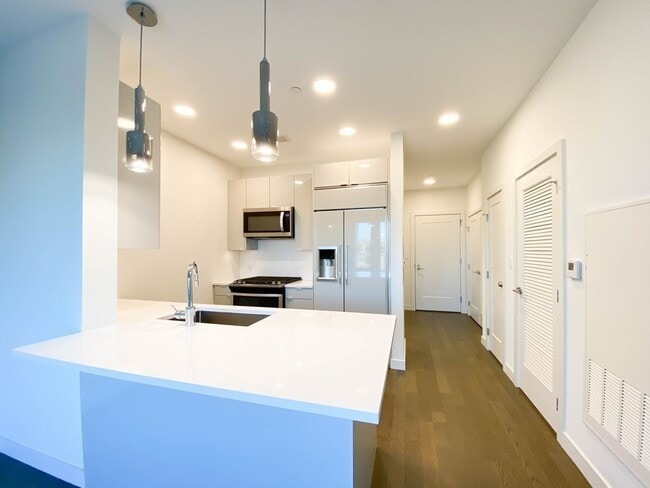 Building Photo - 65 Lewis St