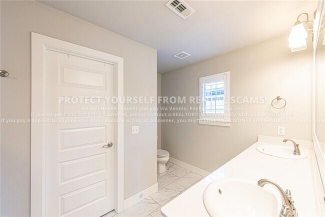 Building Photo - 533 Brinley St