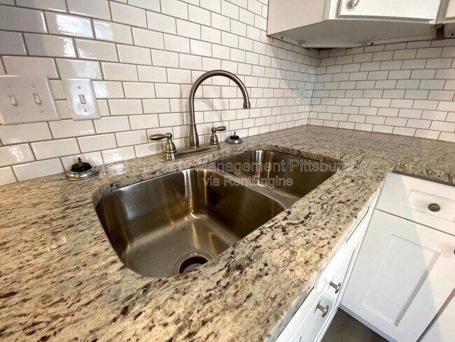 Building Photo - 2140 Lowrie St