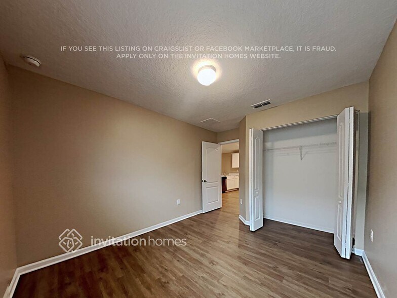 Building Photo - 2344 Oak Stream Dr