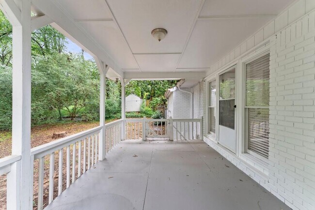 Building Photo - 2352 Elmwood Cir SE