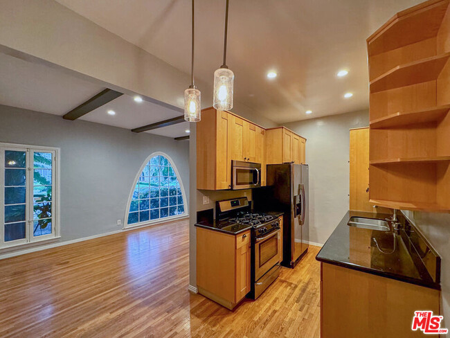 Primary Photo - 340 N Oakhurst Dr