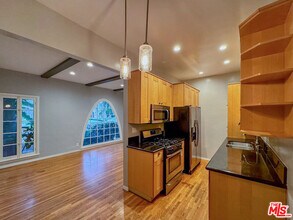 Building Photo - 340 N Oakhurst Dr