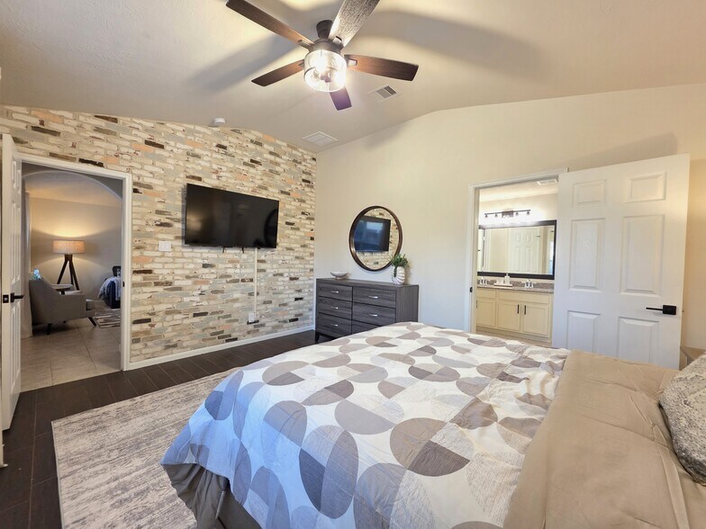 Building Photo - 15434 Kaston Dr