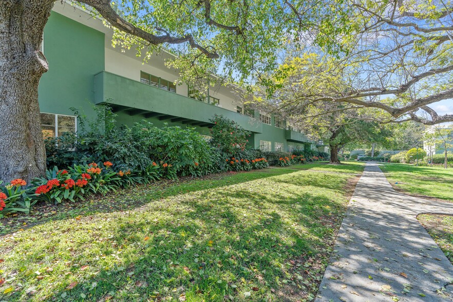 Building Photo - 5146 Village Grn