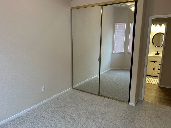 Building Photo - 580 Creekwood Ct