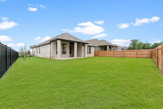 Building Photo - 22600 Fountaingrass Ln