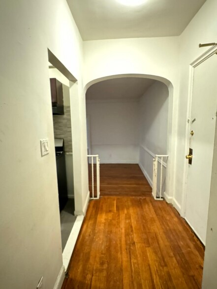 Building Photo - 129 N Walnut St