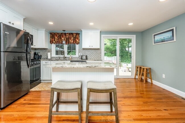 Building Photo - 10 Eastover