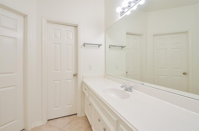 Building Photo - 3027 N Heights Hollow Ln