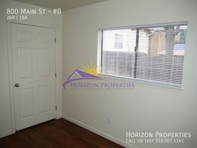 Building Photo - Remodeled 2 Bed 1 Bath Triplex Unit in Wes...