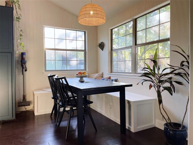 Building Photo - 7018 Crosswood Dr