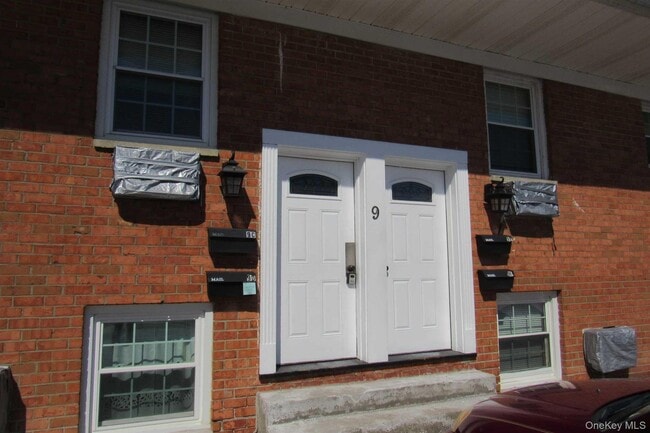 Building Photo - 9 Alpine Dr