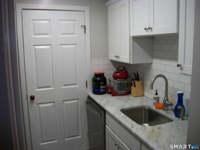 Building Photo - 95 Audubon St