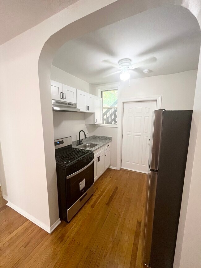 Building Photo - 950 N Kildare Ave