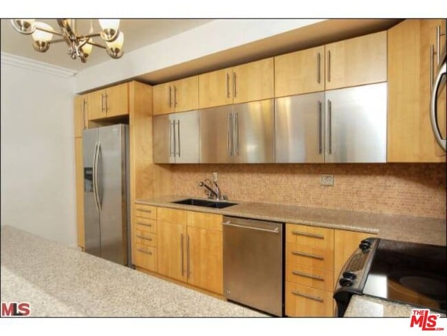 Building Photo - 318 N Maple Dr