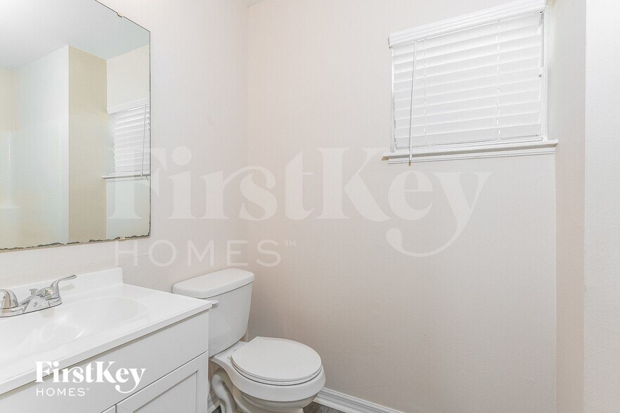 Building Photo - 711 Hamster Way