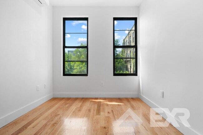 Building Photo - 236 Montrose Ave