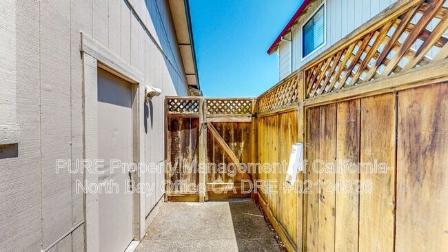 Building Photo - 1107 Navarro St