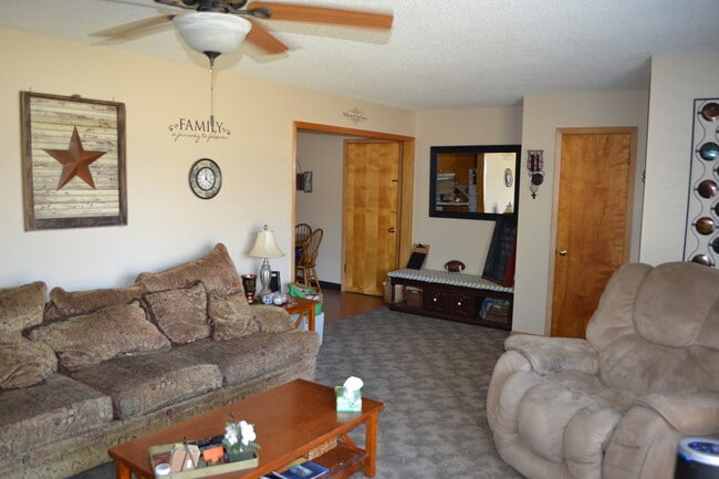 Building Photo - Nice 3-4 Br, 2 Bath Ranch style home, fenced in yard, garage, patio, full basement
