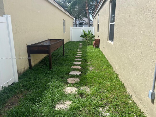 Building Photo - 6386 NW 78th Pl