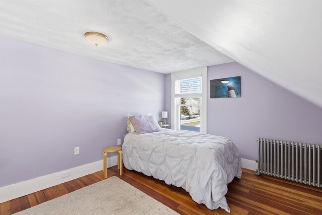 Building Photo - 26 Snow St