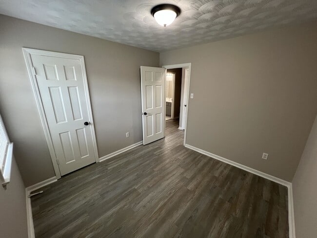 Building Photo - 5159 Longmeadow Cove