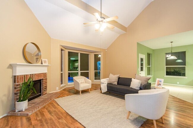 Building Photo - 6610 Treeline Dr