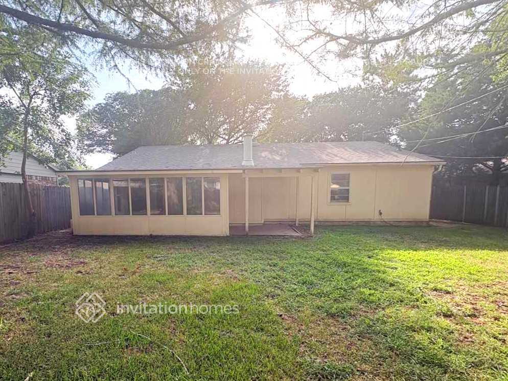 Building Photo - 5205 Hideaway Ct