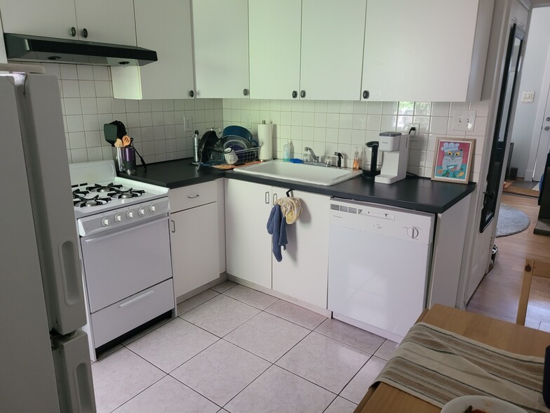Building Photo - 4021 1/2 Eden Way
