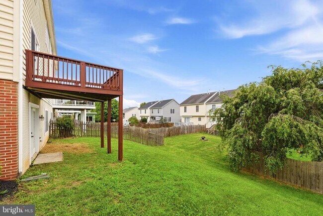 Building Photo - 2068 Stoneleigh Dr